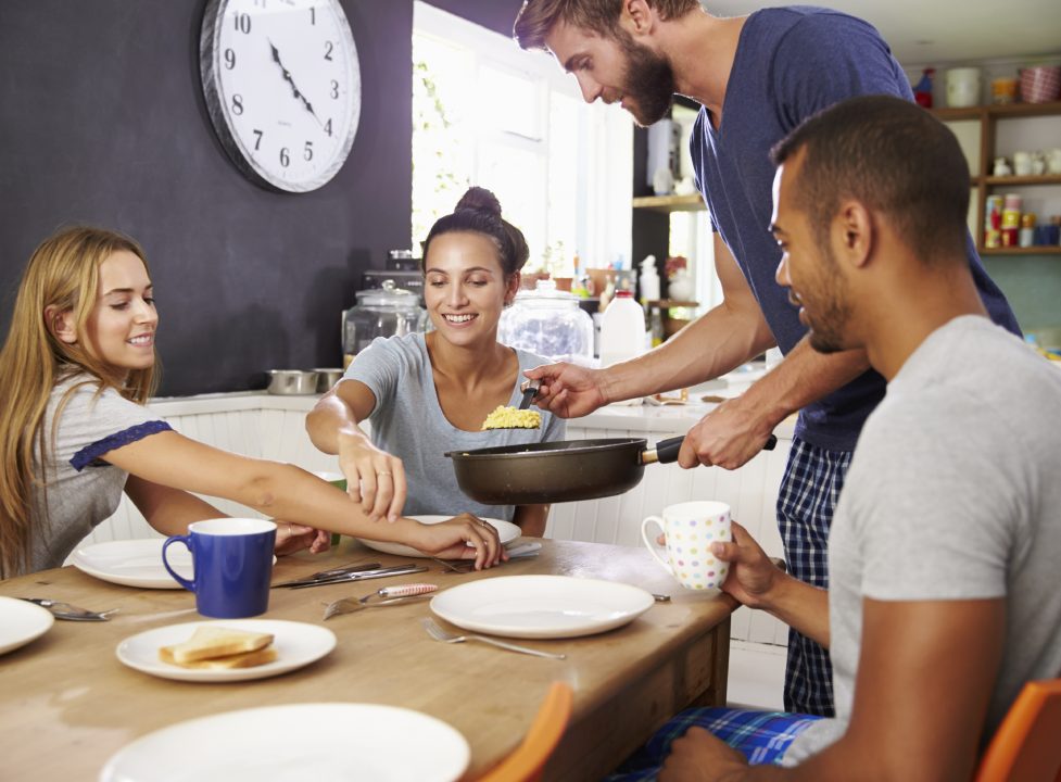 Repas Du Soir Entre Amis Dîner entre amis : comment bien l'organiser pour garantir sa réussite